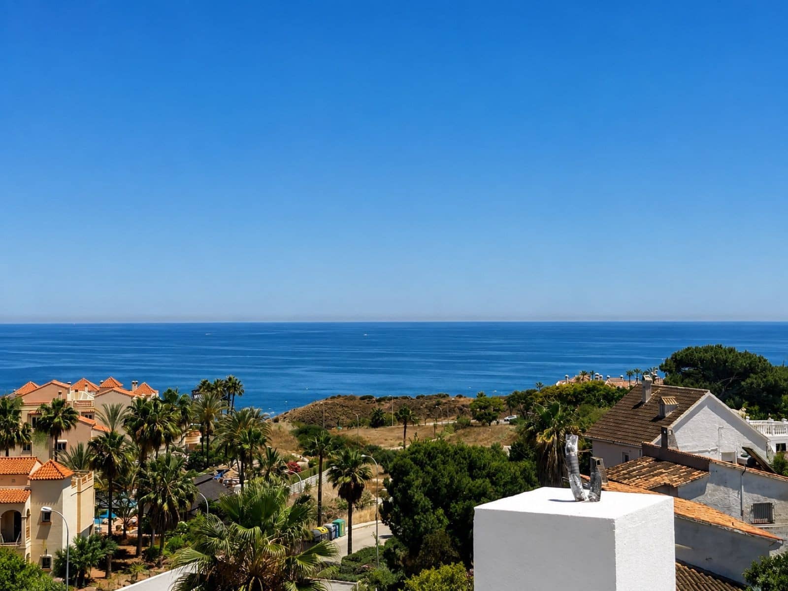 4 bedroom Villa for sale in El Faro with pool garage - € 1,425,000 (Ref: 10031725)