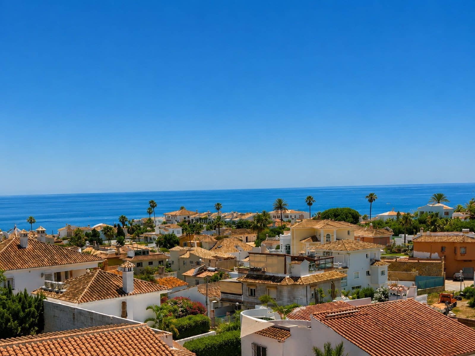 4 bedroom Villa for sale in El Faro with pool garage - € 1,425,000 (Ref: 10031725)