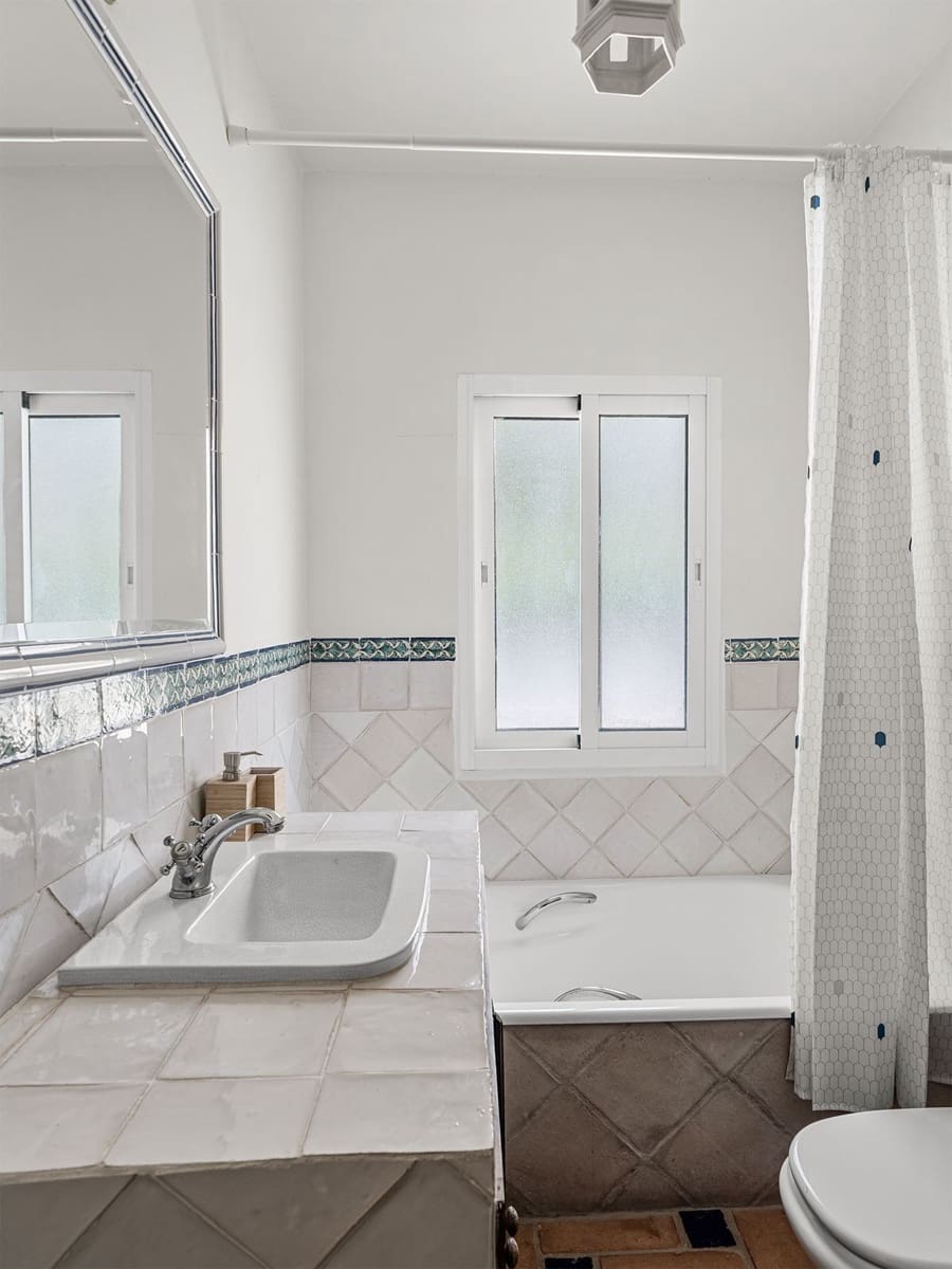 8 slaapkamer Villa te koop in Marbella met zwembad garage - € 2.500.000 (Ref: 10031726)