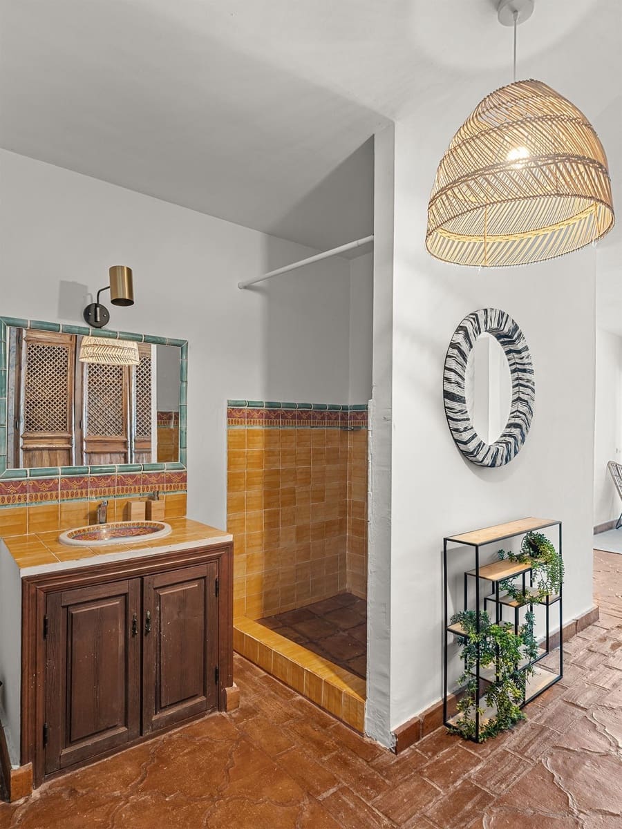 8 slaapkamer Villa te koop in Marbella met zwembad garage - € 2.500.000 (Ref: 10031726)