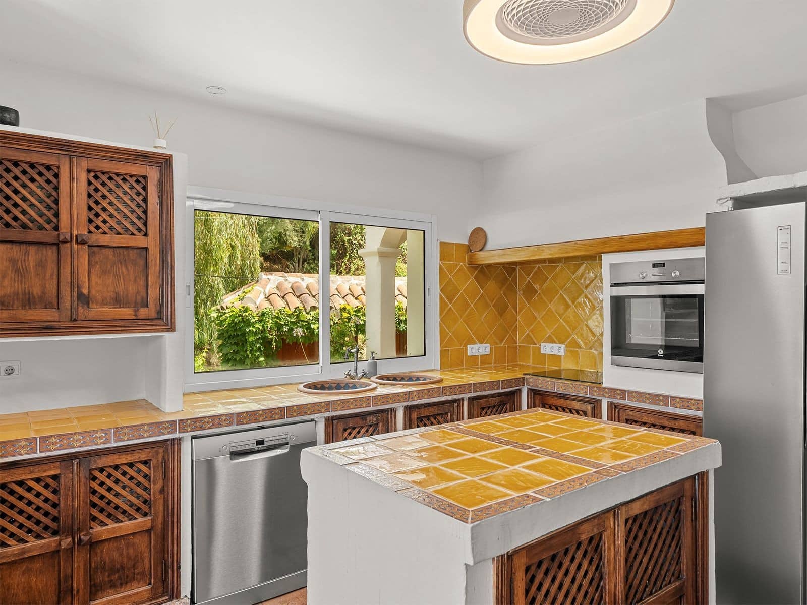 8 slaapkamer Villa te koop in Marbella met zwembad garage - € 2.500.000 (Ref: 10031726)