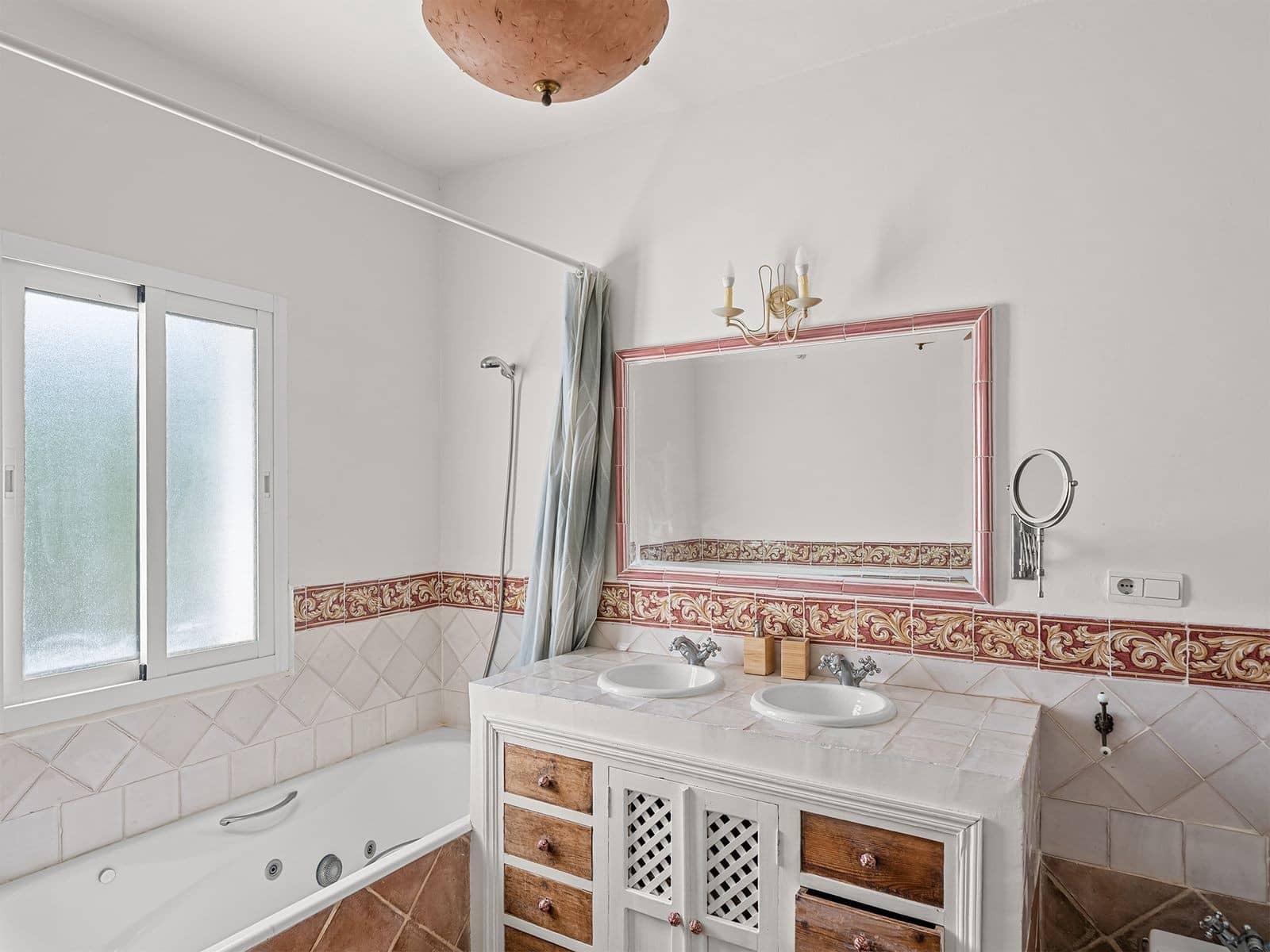 8 slaapkamer Villa te koop in Marbella met zwembad garage - € 2.500.000 (Ref: 10031726)