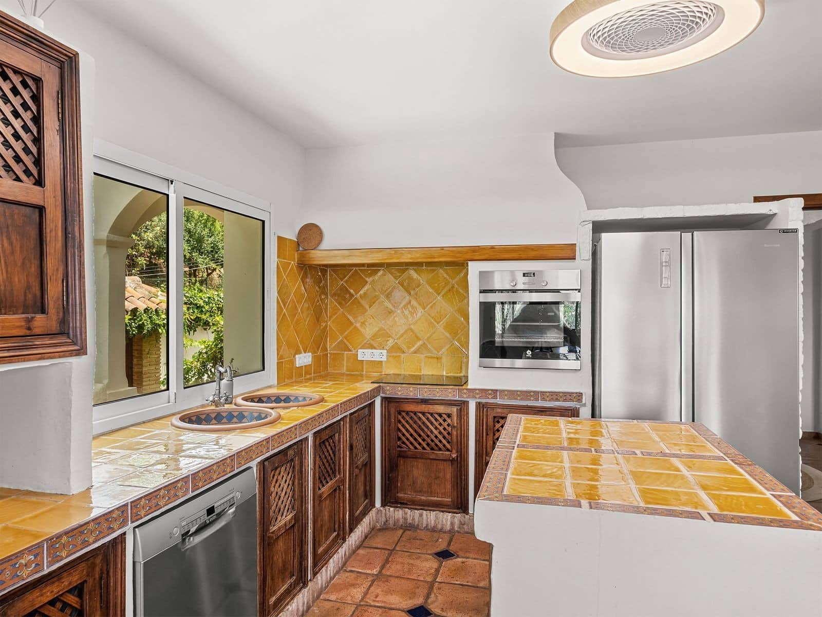 8 slaapkamer Villa te koop in Marbella met zwembad garage - € 2.500.000 (Ref: 10031726)