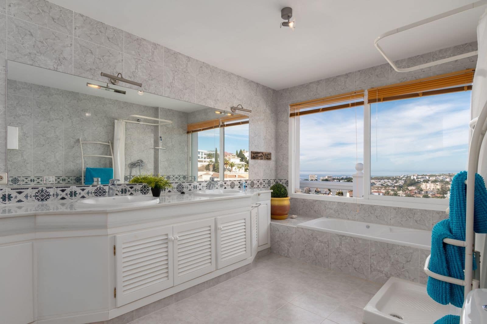 5 bedroom Villa for sale in Riviera del Sol with pool garage - € 1,495,000 (Ref: 10031728)