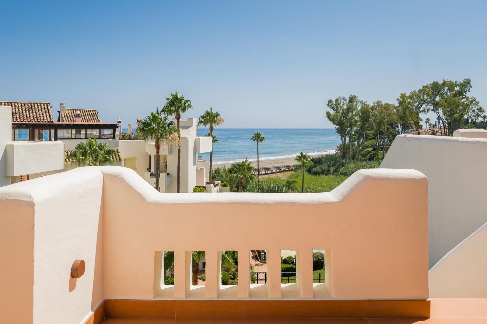 3 sypialnia Penthouse na sprzedaż w Estepona z basenem garażem - 2 695 000 € (Ref: 10033654)