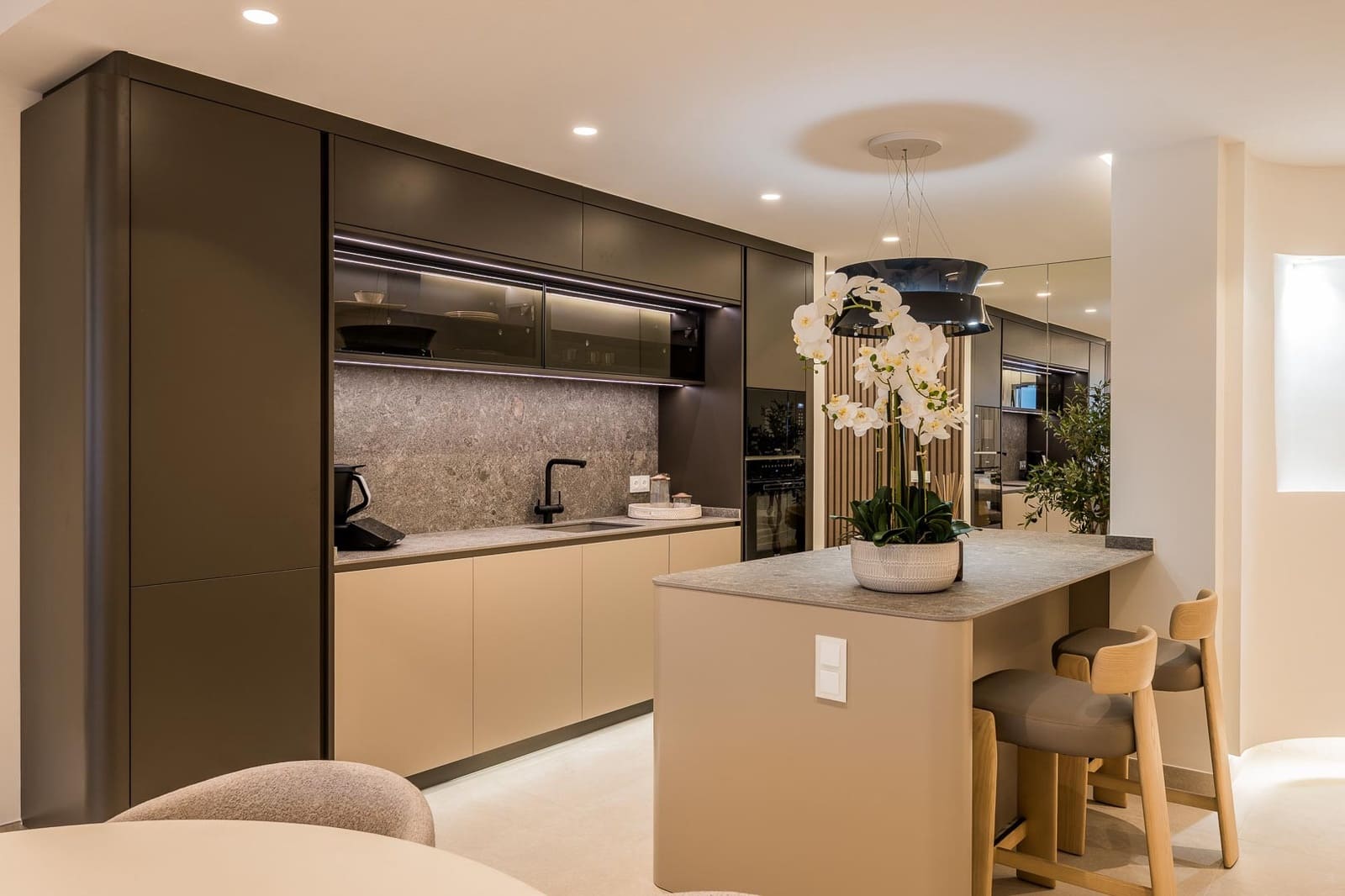 3 sypialnia Penthouse na sprzedaż w Estepona z basenem garażem - 2 695 000 € (Ref: 10033654)