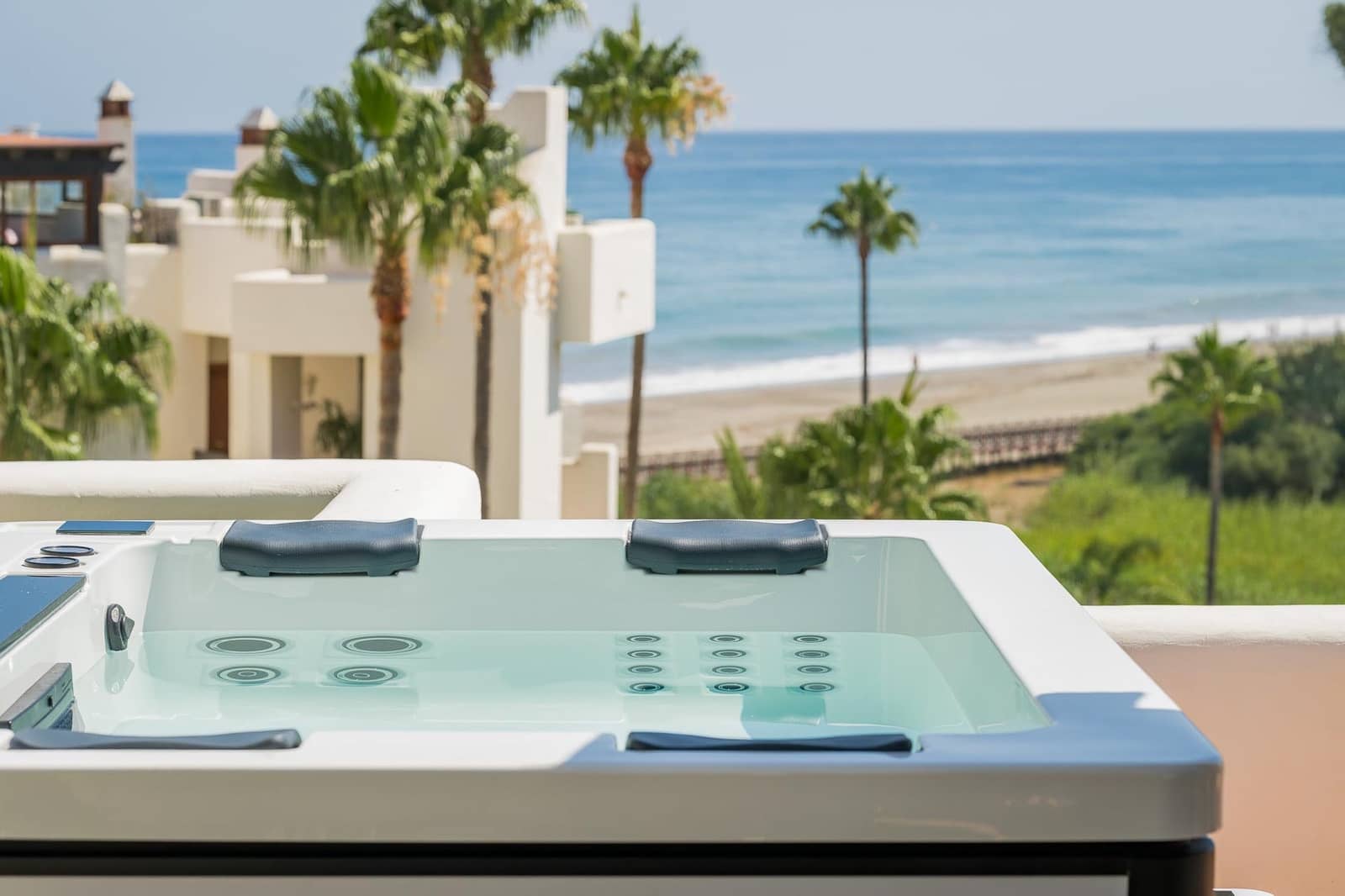 3 sypialnia Penthouse na sprzedaż w Estepona z basenem garażem - 2 695 000 € (Ref: 10033654)