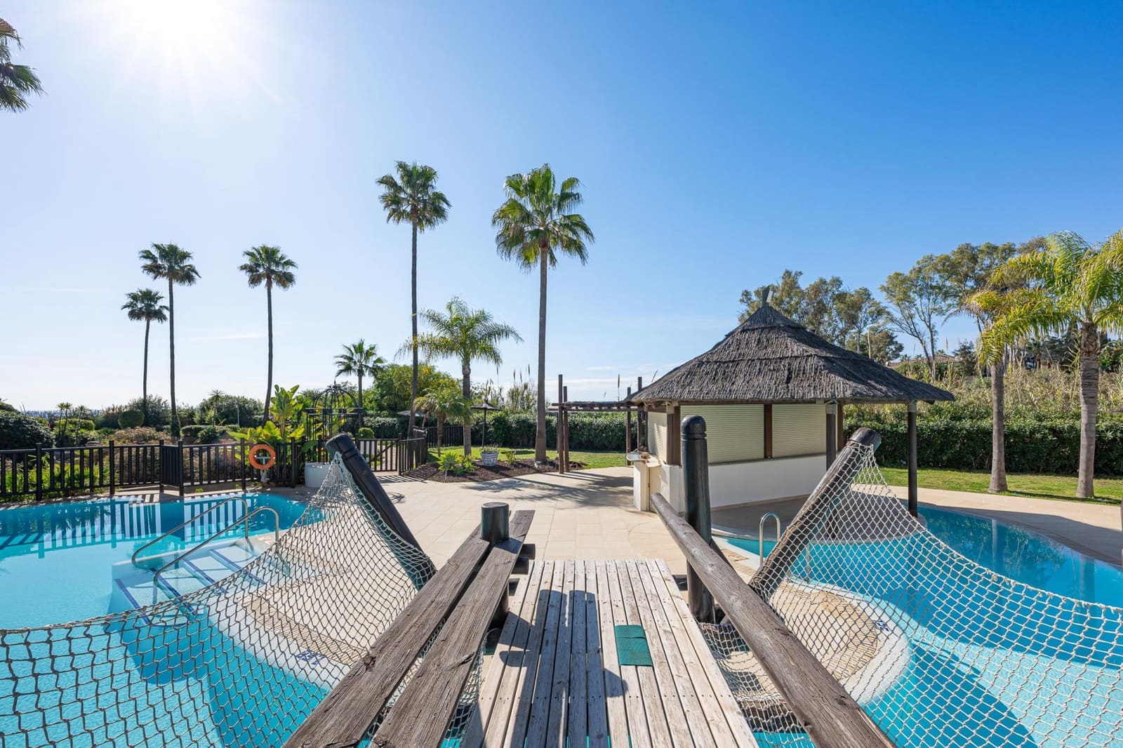 3 sypialnia Penthouse na sprzedaż w Estepona z basenem garażem - 2 695 000 € (Ref: 10033654)