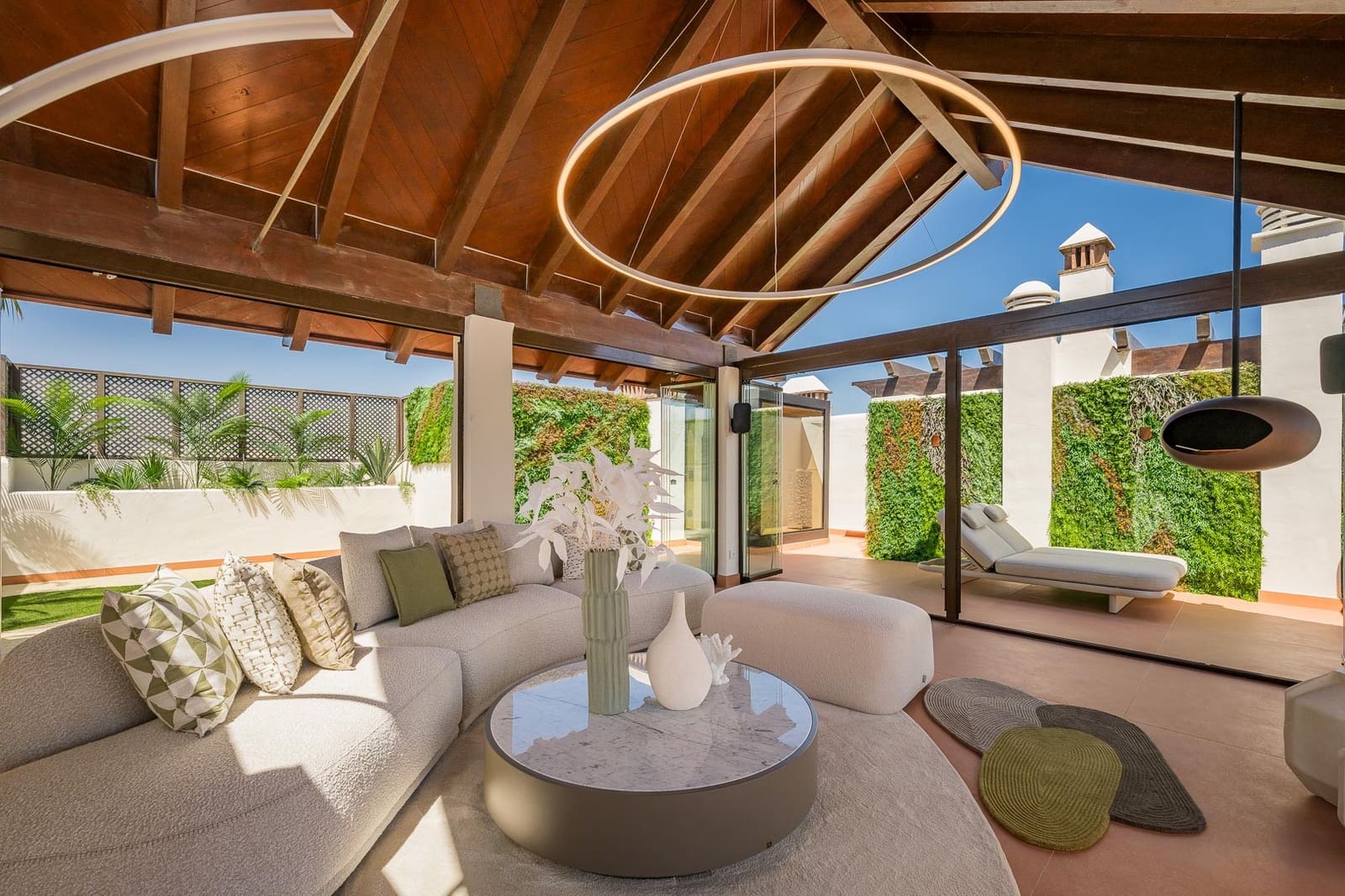3 sypialnia Penthouse na sprzedaż w Estepona z basenem garażem - 2 695 000 € (Ref: 10033654)
