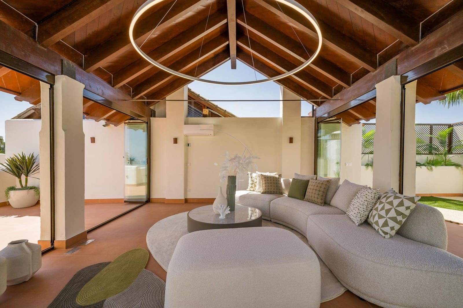 3 sypialnia Penthouse na sprzedaż w Estepona z basenem garażem - 2 695 000 € (Ref: 10033654)