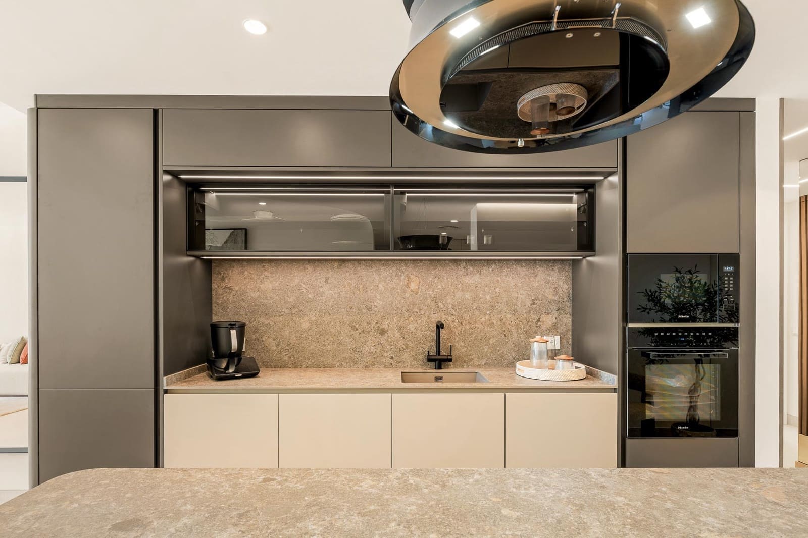3 sypialnia Penthouse na sprzedaż w Estepona z basenem garażem - 2 695 000 € (Ref: 10033654)