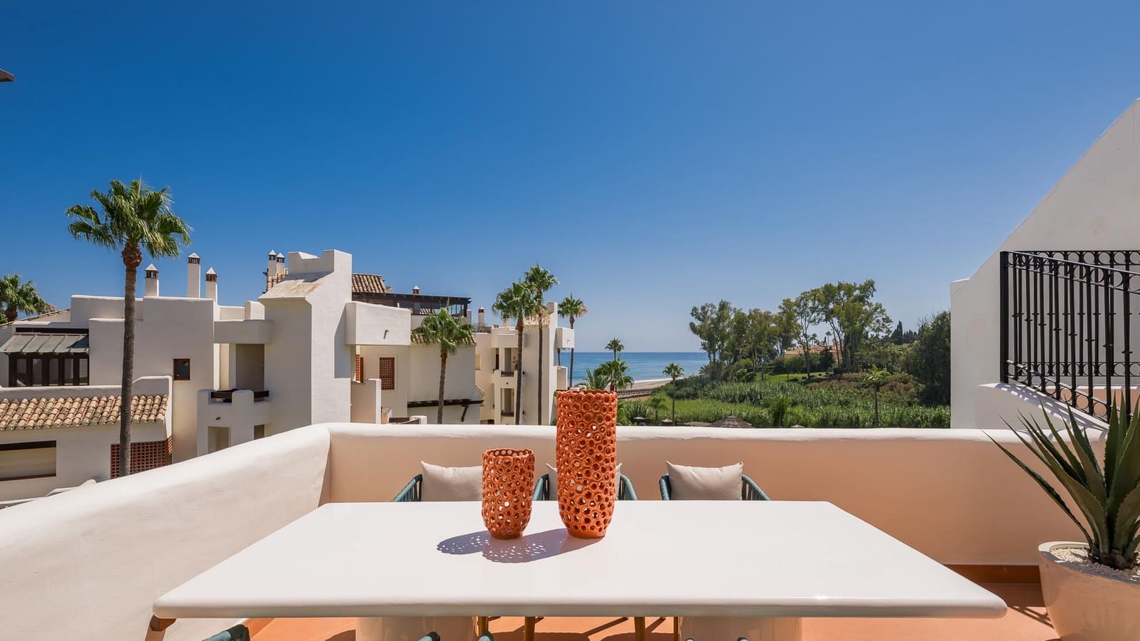 3 sypialnia Penthouse na sprzedaż w Estepona z basenem garażem - 2 695 000 € (Ref: 10033654)