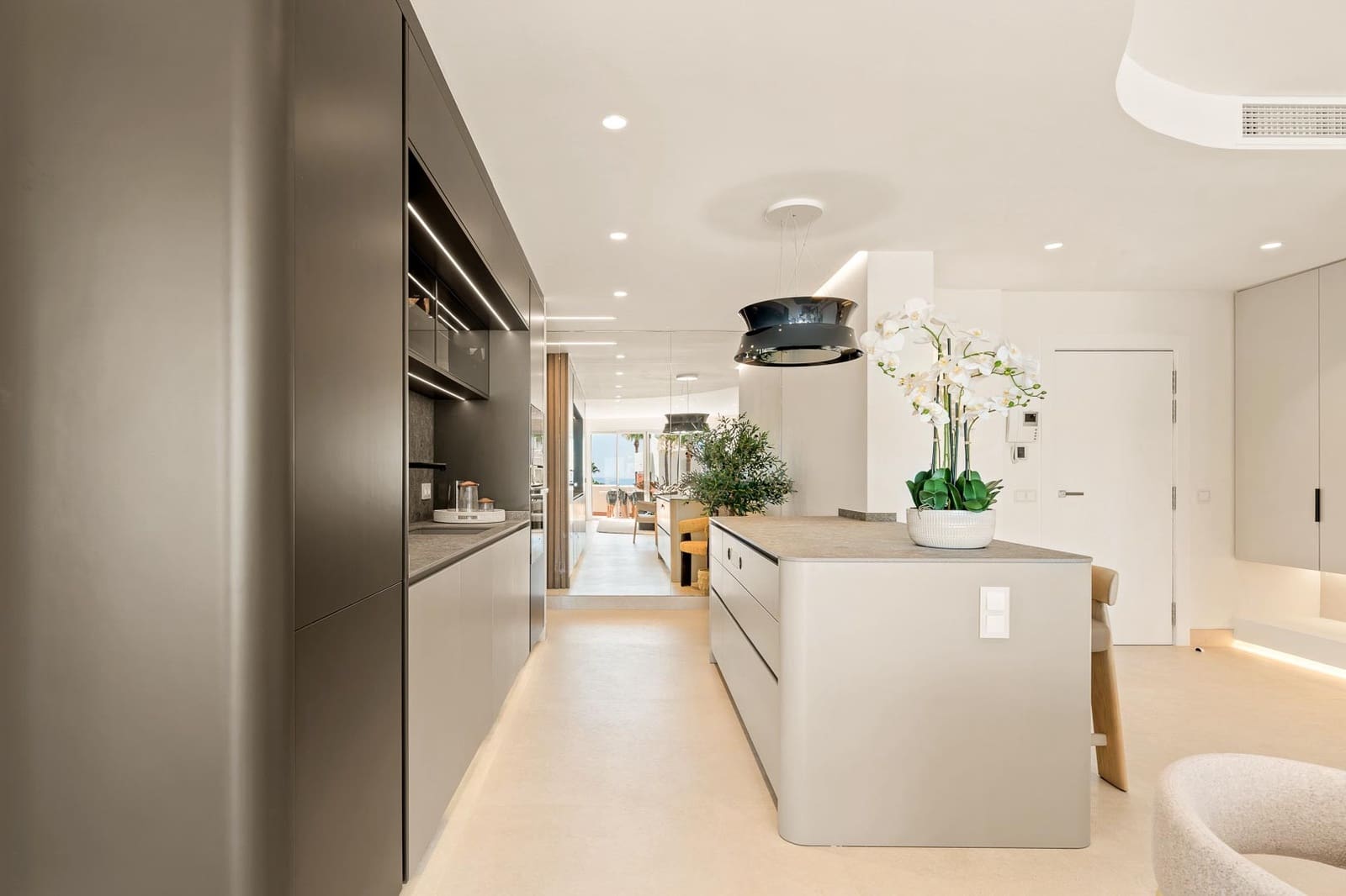 3 sypialnia Penthouse na sprzedaż w Estepona z basenem garażem - 2 695 000 € (Ref: 10033654)