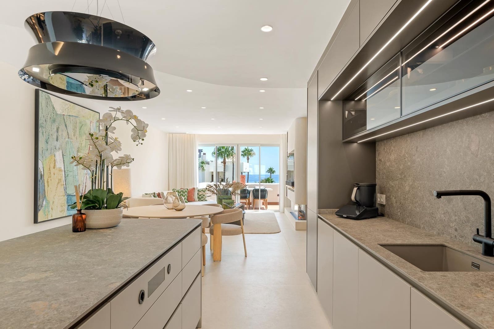 3 sypialnia Penthouse na sprzedaż w Estepona z basenem garażem - 2 695 000 € (Ref: 10033654)