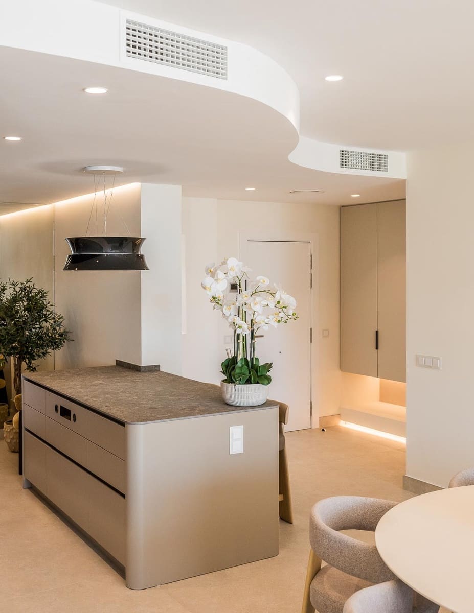3 sypialnia Penthouse na sprzedaż w Estepona z basenem garażem - 2 695 000 € (Ref: 10033654)