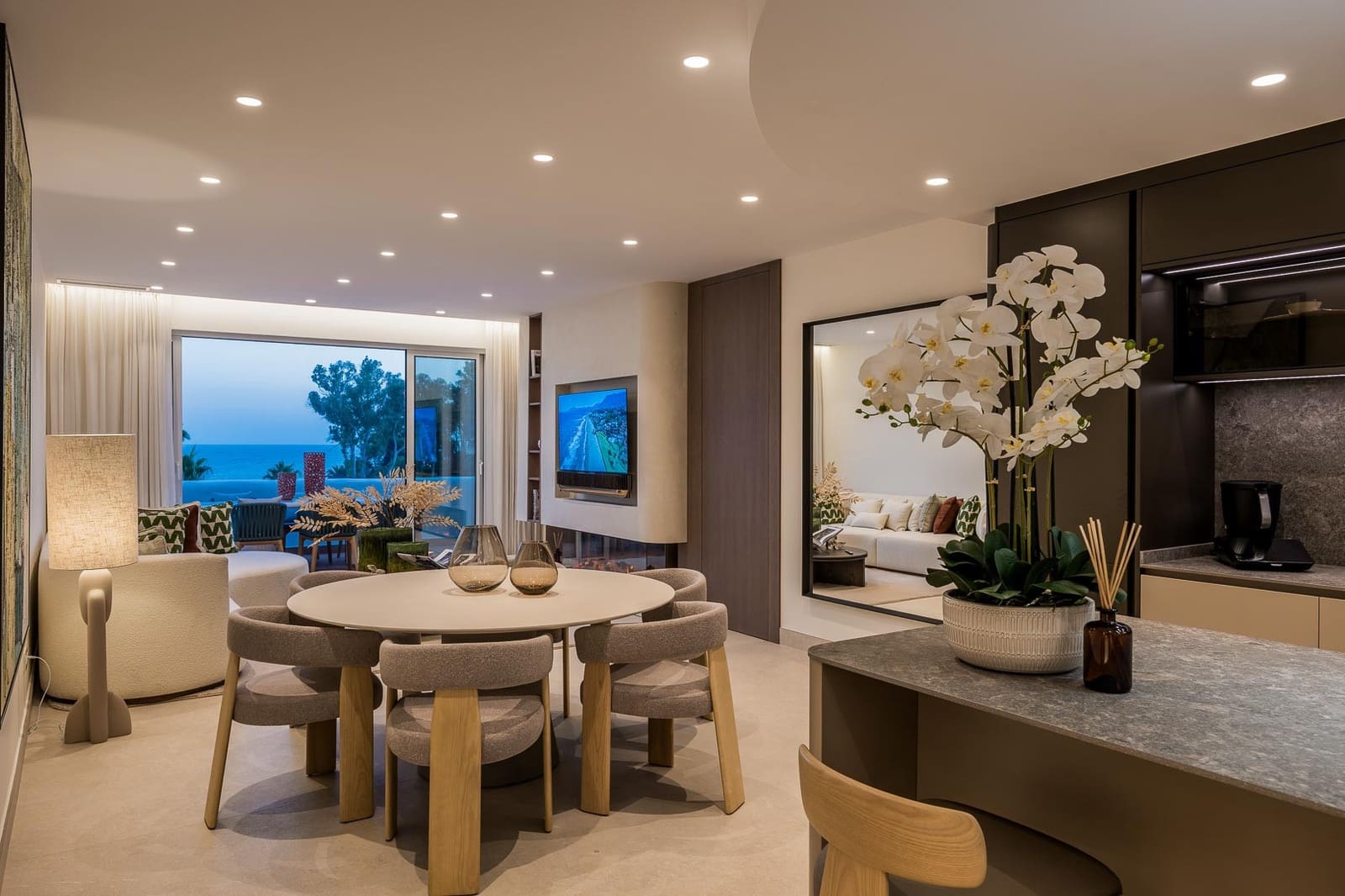 3 sypialnia Penthouse na sprzedaż w Estepona z basenem garażem - 2 695 000 € (Ref: 10033654)