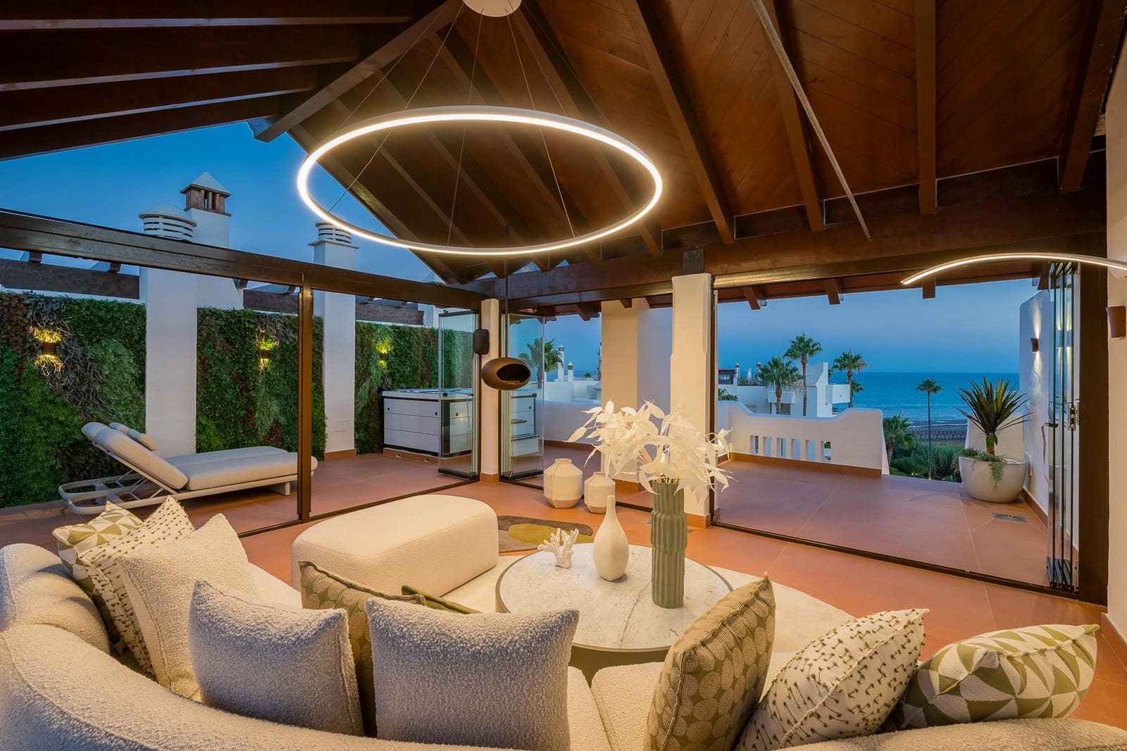 3 sypialnia Penthouse na sprzedaż w Estepona z basenem garażem - 2 695 000 € (Ref: 10033654)