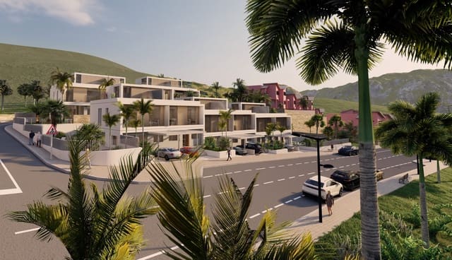 4 soveværelse Byhus til salg i Estepona med swimmingpool garage - € 795.000 (Ref: 10035115)