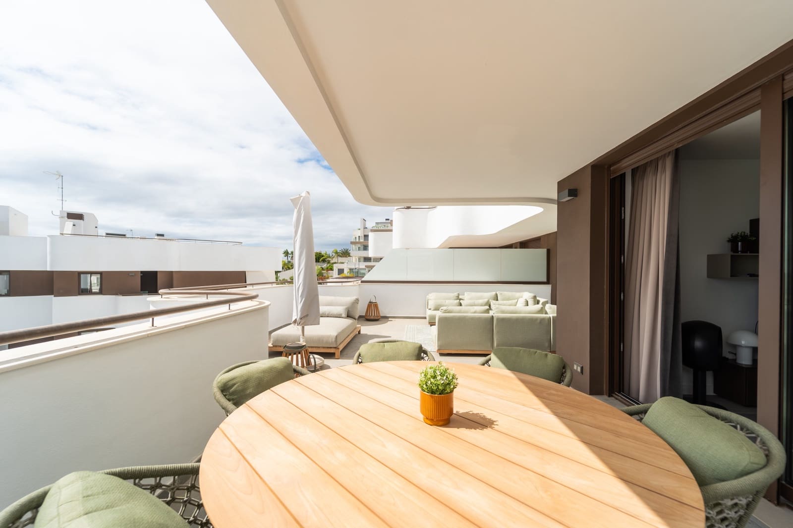 3 Zimmer Apartment zu verkaufen in Estepona mit Pool Garage - 847.500 € (Ref: 10038122)