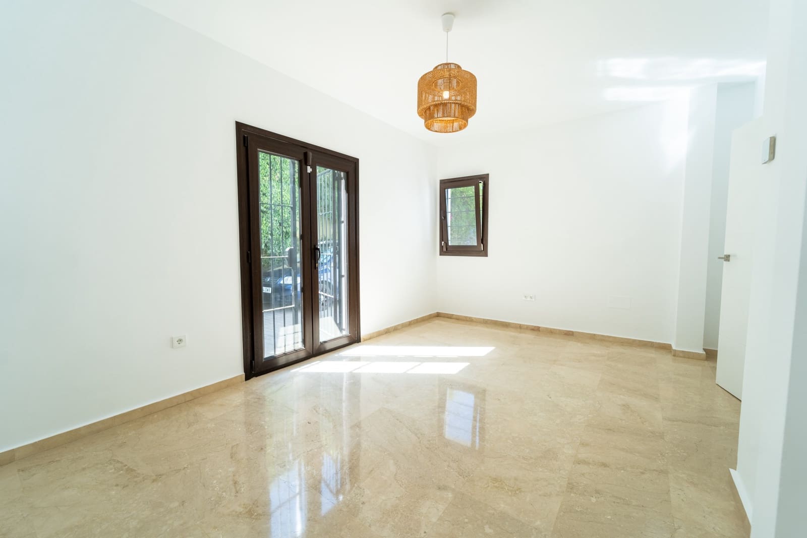 5 bedroom Villa for sale in Marbella with pool garage - € 1,995,000 (Ref: 10038123)
