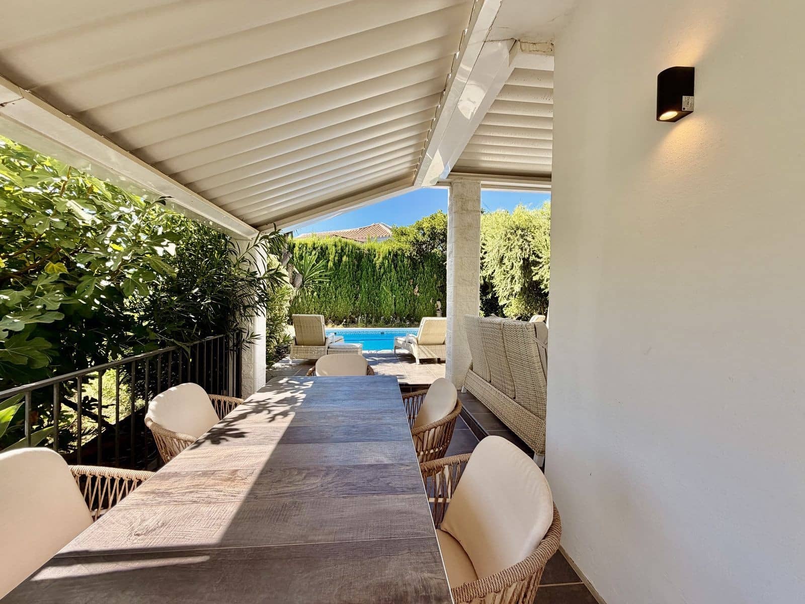 4 soveværelse Villa til salg i Marbella med swimmingpool garage - € 1.850.000 (Ref: 10044749)