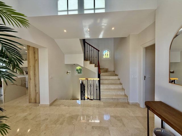 4 Zimmer Villa zu verkaufen in Marbella mit Pool Garage - 1.850.000 € (Ref: 10044749)