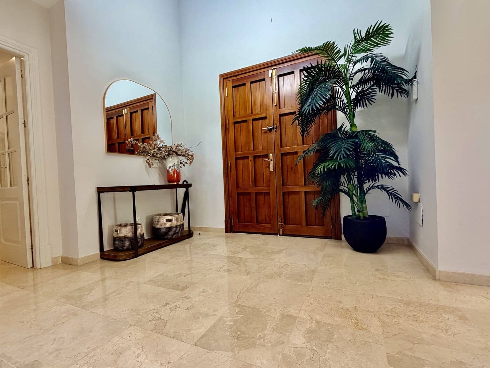 4 soveværelse Villa til salg i Marbella med swimmingpool garage - € 1.850.000 (Ref: 10044749)