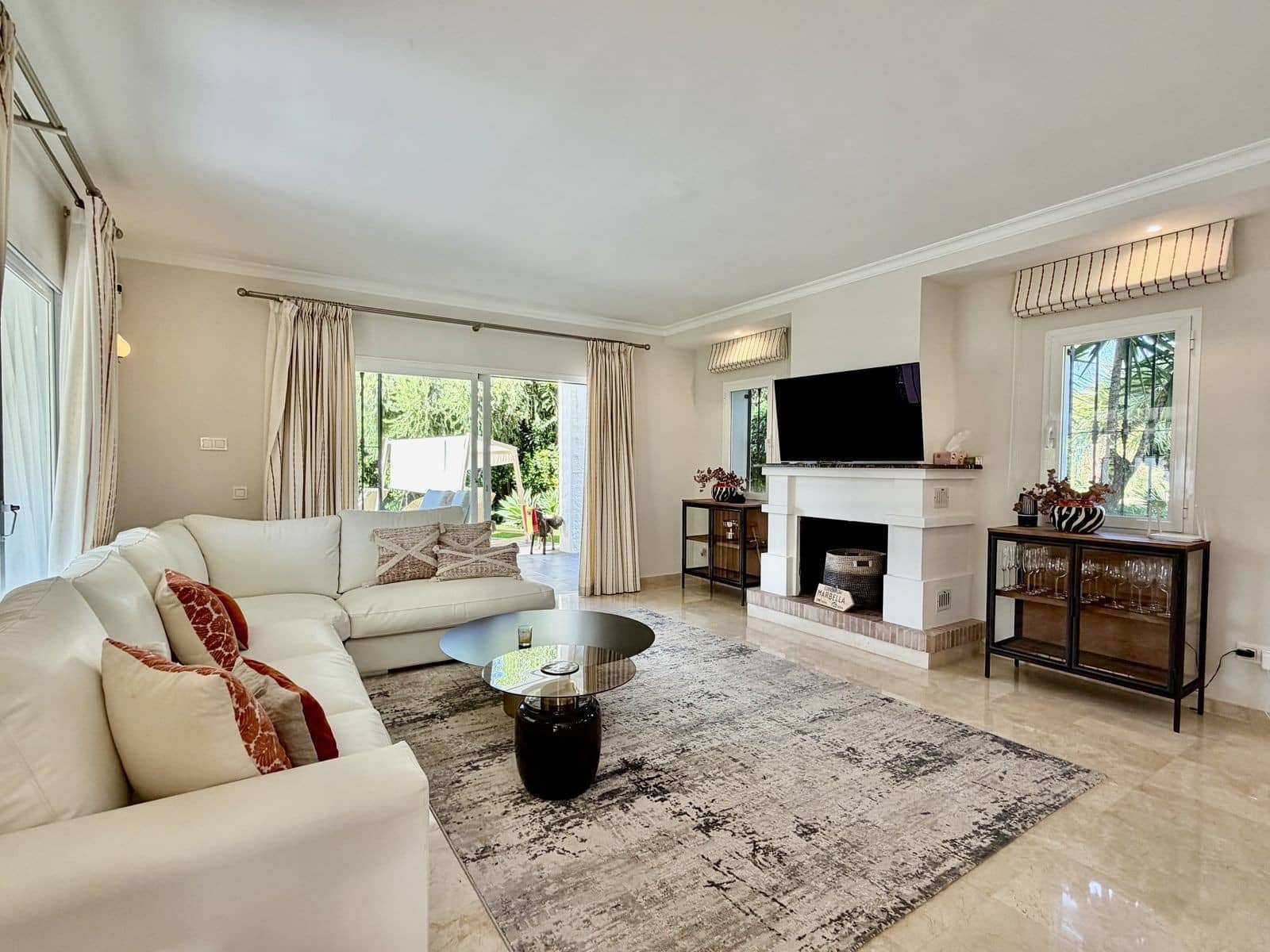 4 soveværelse Villa til salg i Marbella med swimmingpool garage - € 1.850.000 (Ref: 10044749)