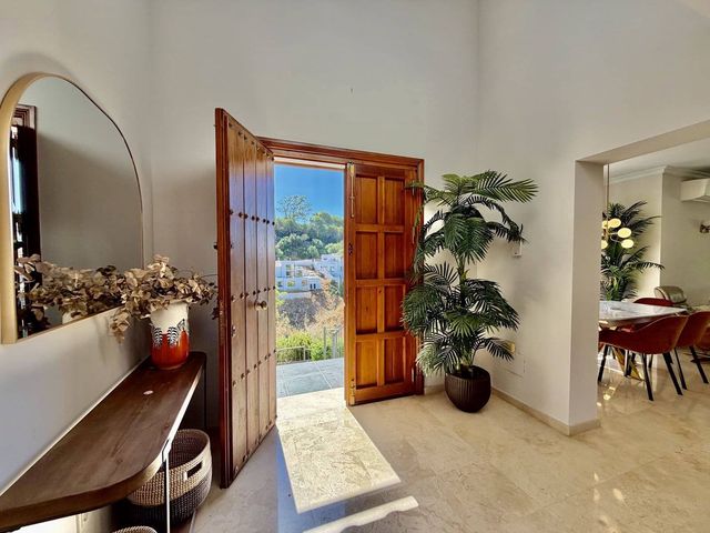 4 Zimmer Villa zu verkaufen in Marbella mit Pool Garage - 1.850.000 € (Ref: 10044749)