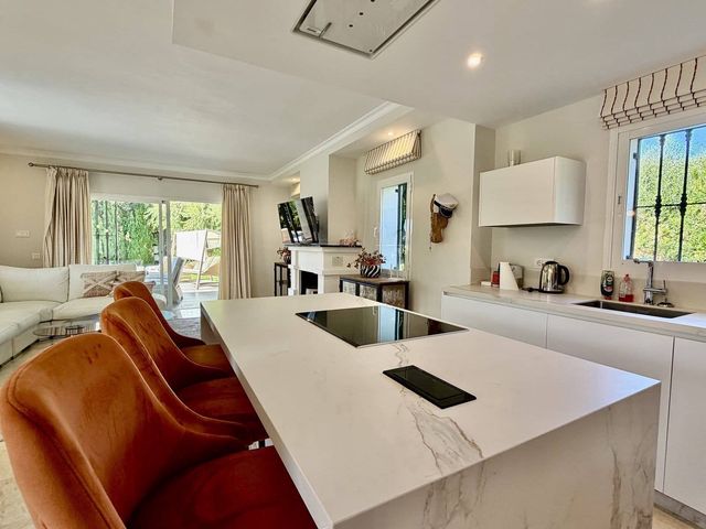4 Zimmer Villa zu verkaufen in Marbella mit Pool Garage - 1.850.000 € (Ref: 10044749)