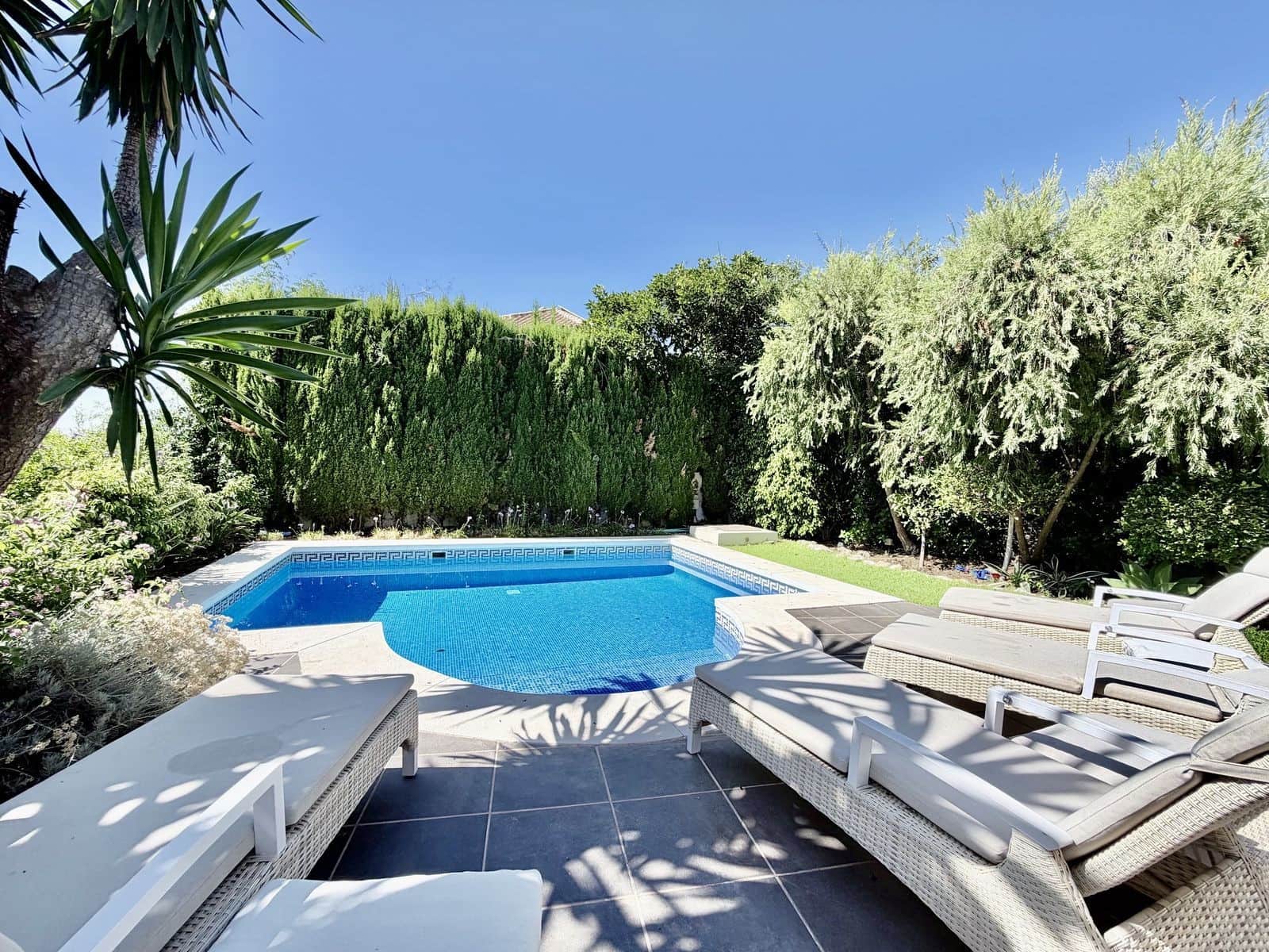 4 soveværelse Villa til salg i Marbella med swimmingpool garage - € 1.850.000 (Ref: 10044749)