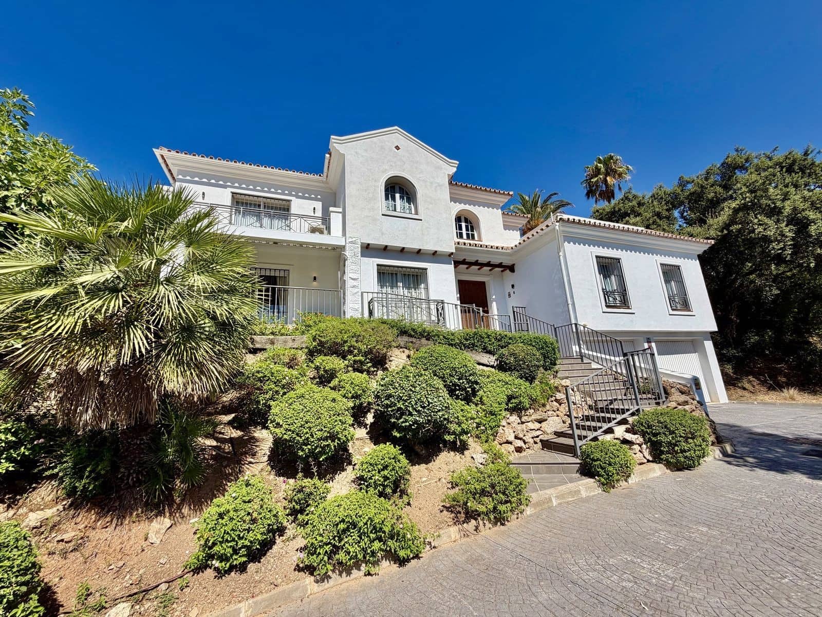 4 soveværelse Villa til salg i Marbella med swimmingpool garage - € 1.850.000 (Ref: 10044749)