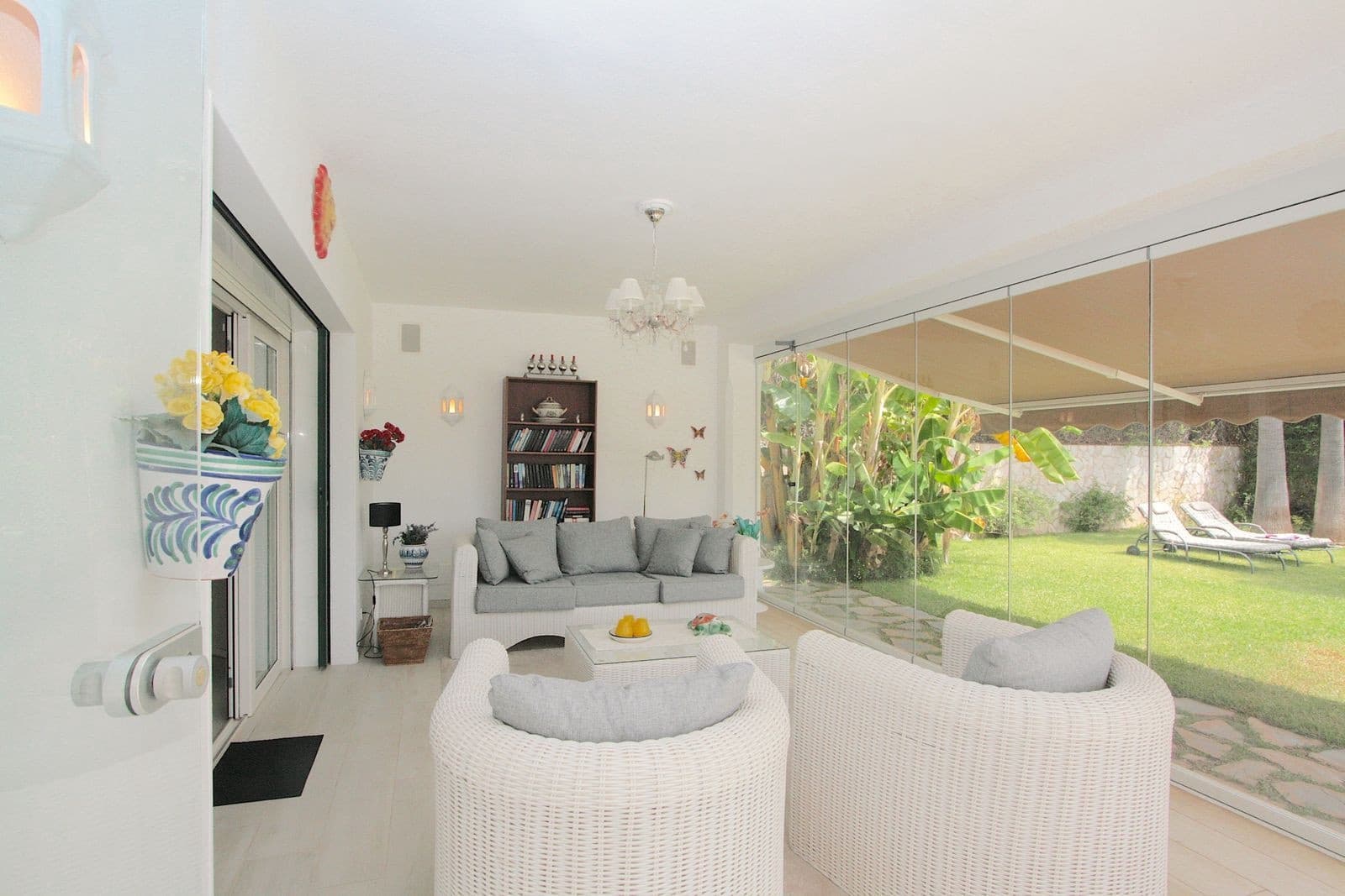 3 soveværelse Villa til salg i Mijas Costa med swimmingpool garage - € 1.295.000 (Ref: 10044754)