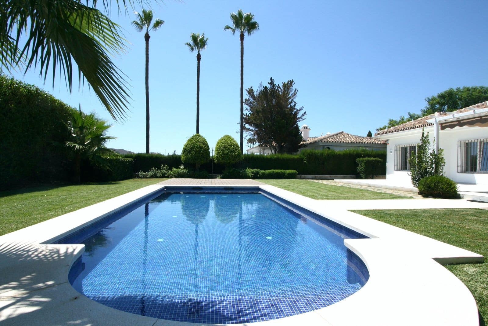 3 soveværelse Villa til salg i Mijas Costa med swimmingpool garage - € 1.295.000 (Ref: 10044754)