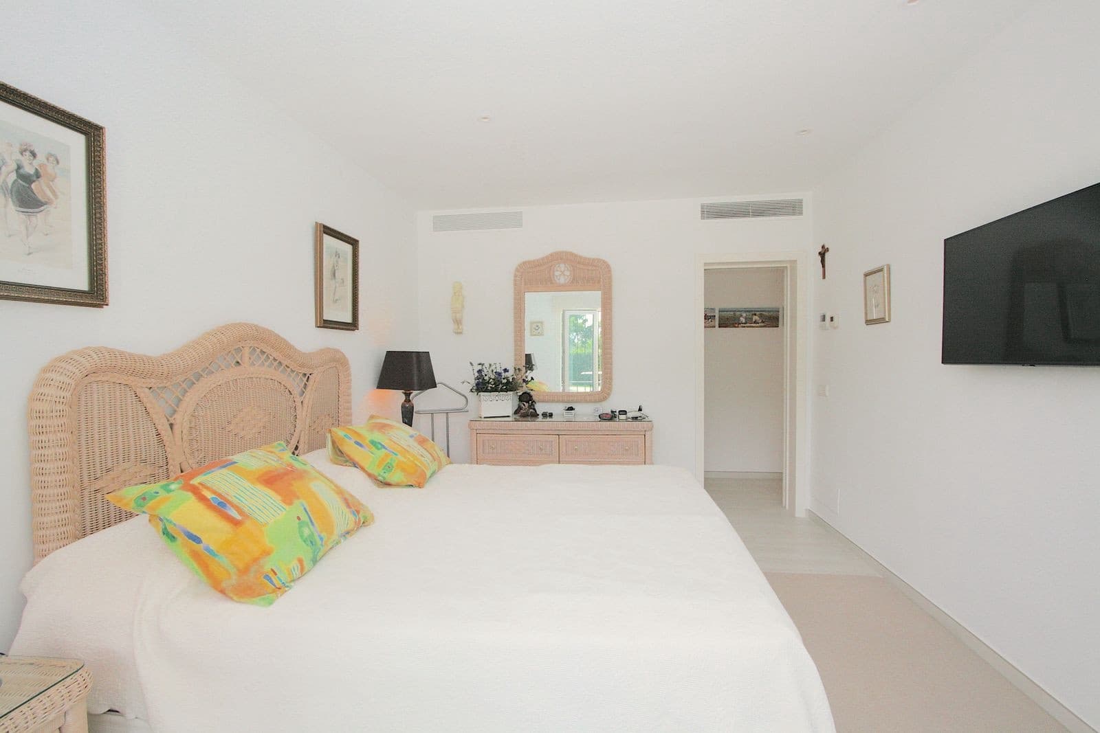 3 soveværelse Villa til salg i Mijas Costa med swimmingpool garage - € 1.295.000 (Ref: 10044754)