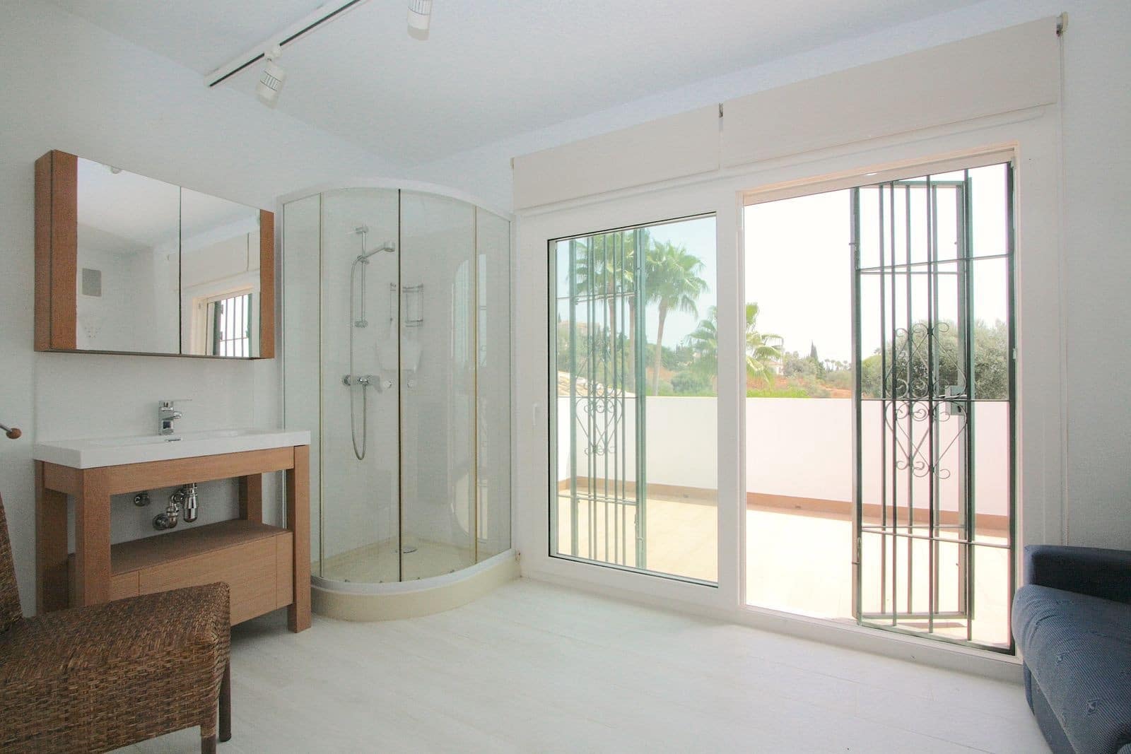 3 soveværelse Villa til salg i Mijas Costa med swimmingpool garage - € 1.295.000 (Ref: 10044754)