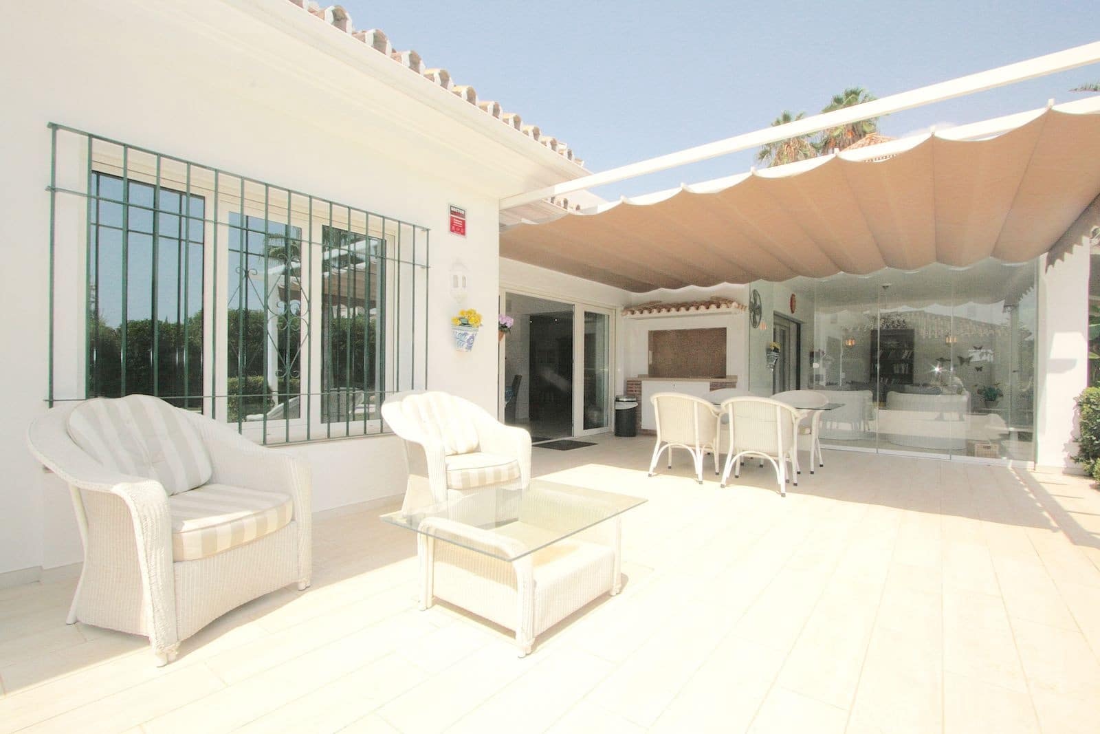 3 soveværelse Villa til salg i Mijas Costa med swimmingpool garage - € 1.295.000 (Ref: 10044754)