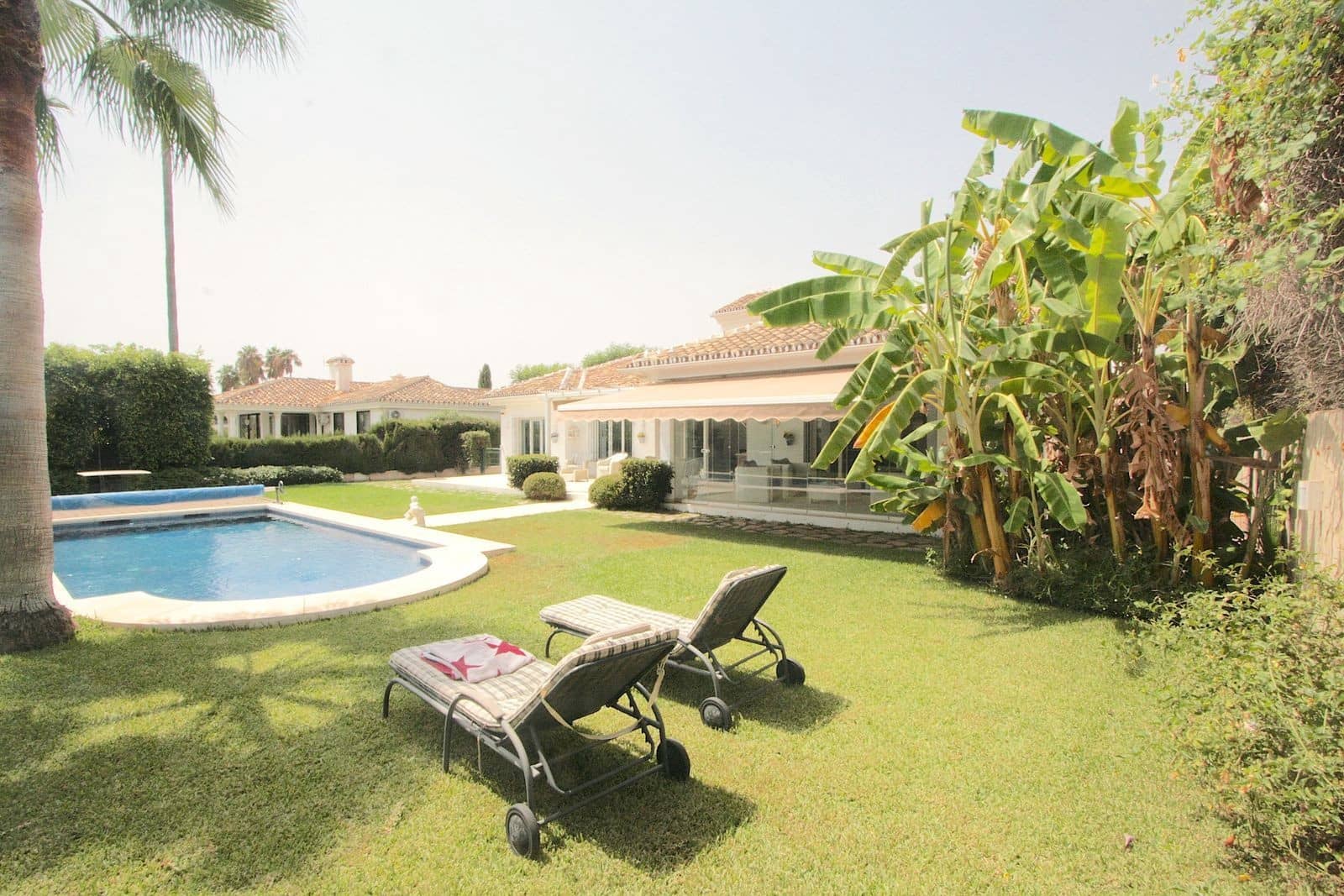 3 soveværelse Villa til salg i Mijas Costa med swimmingpool garage - € 1.295.000 (Ref: 10044754)