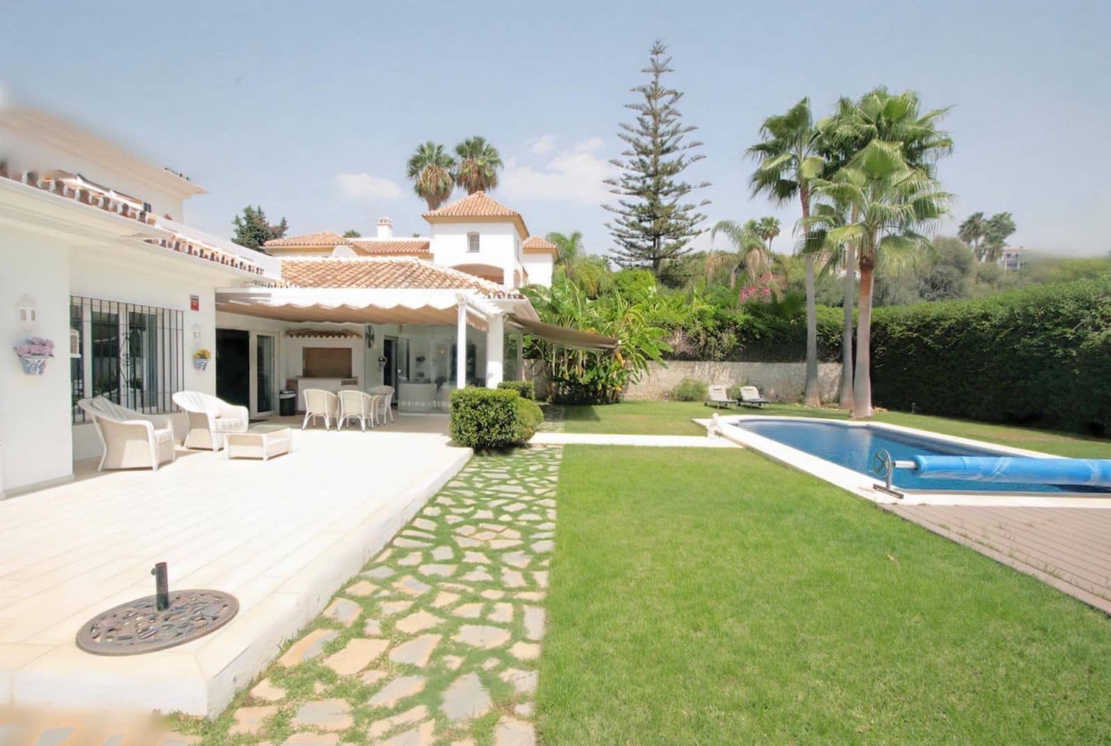 3 soveværelse Villa til salg i Mijas Costa med swimmingpool garage - € 1.295.000 (Ref: 10044754)