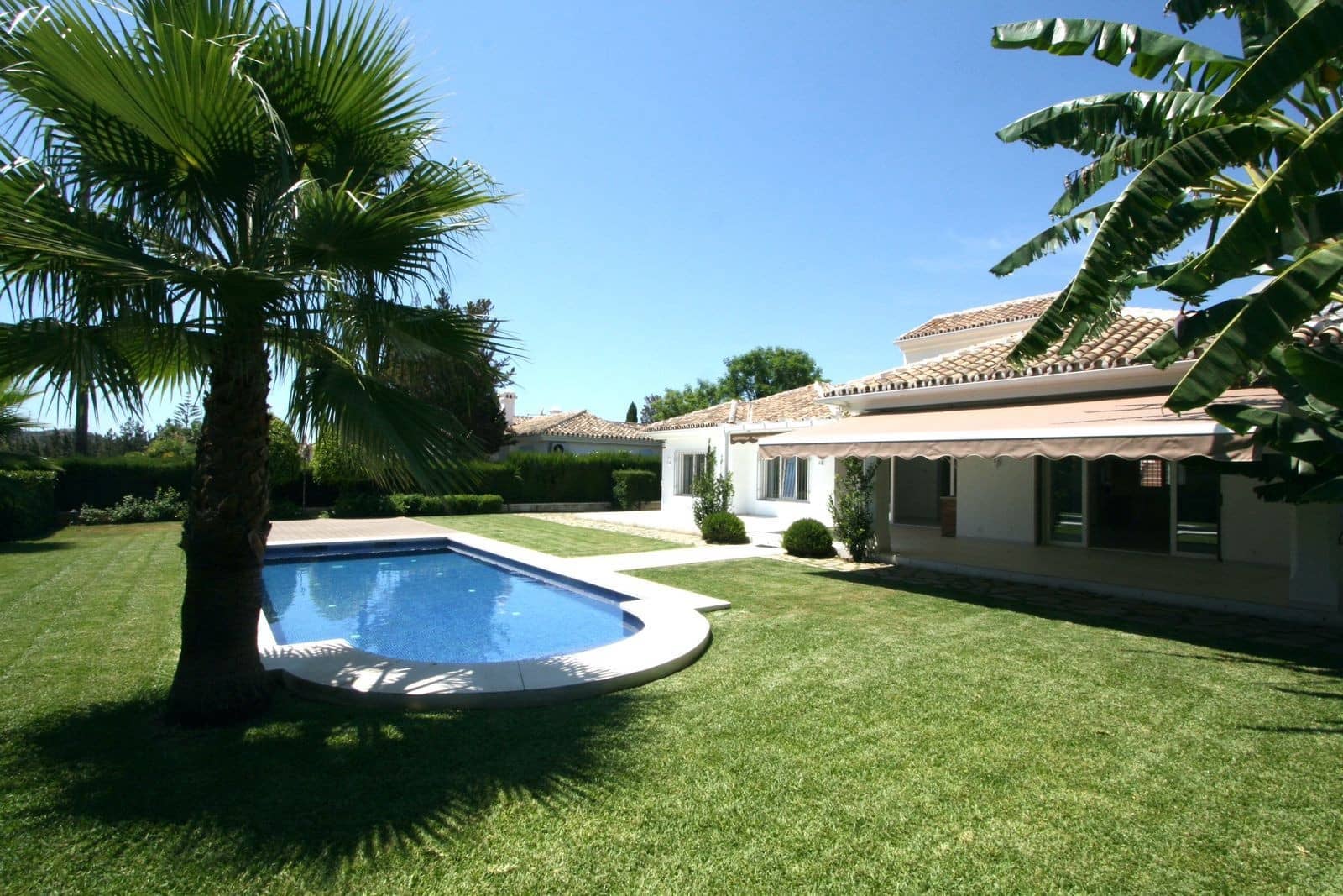 3 soveværelse Villa til salg i Mijas Costa med swimmingpool garage - € 1.295.000 (Ref: 10044754)