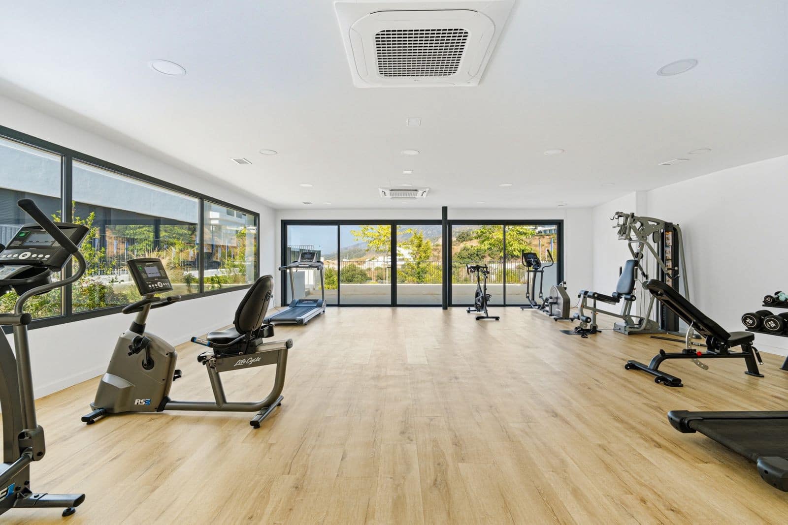 Apartamento de 3 habitaciones en Marbella en venta con piscina garaje - 850.000 € (Ref: 10044758)