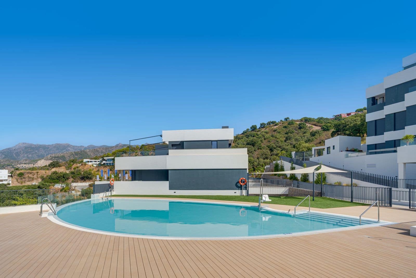 Apartamento de 3 habitaciones en Marbella en venta con piscina garaje - 850.000 € (Ref: 10044758)