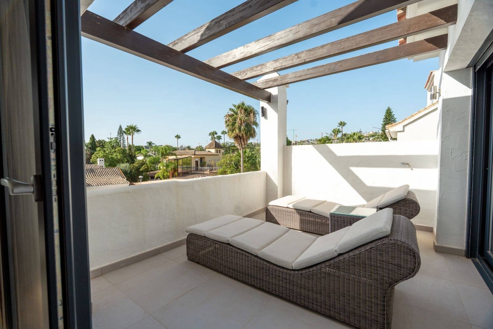 5 bedroom Villa for sale in Nueva Andalucia with pool garage - € 3,350,000 (Ref: 10044759)