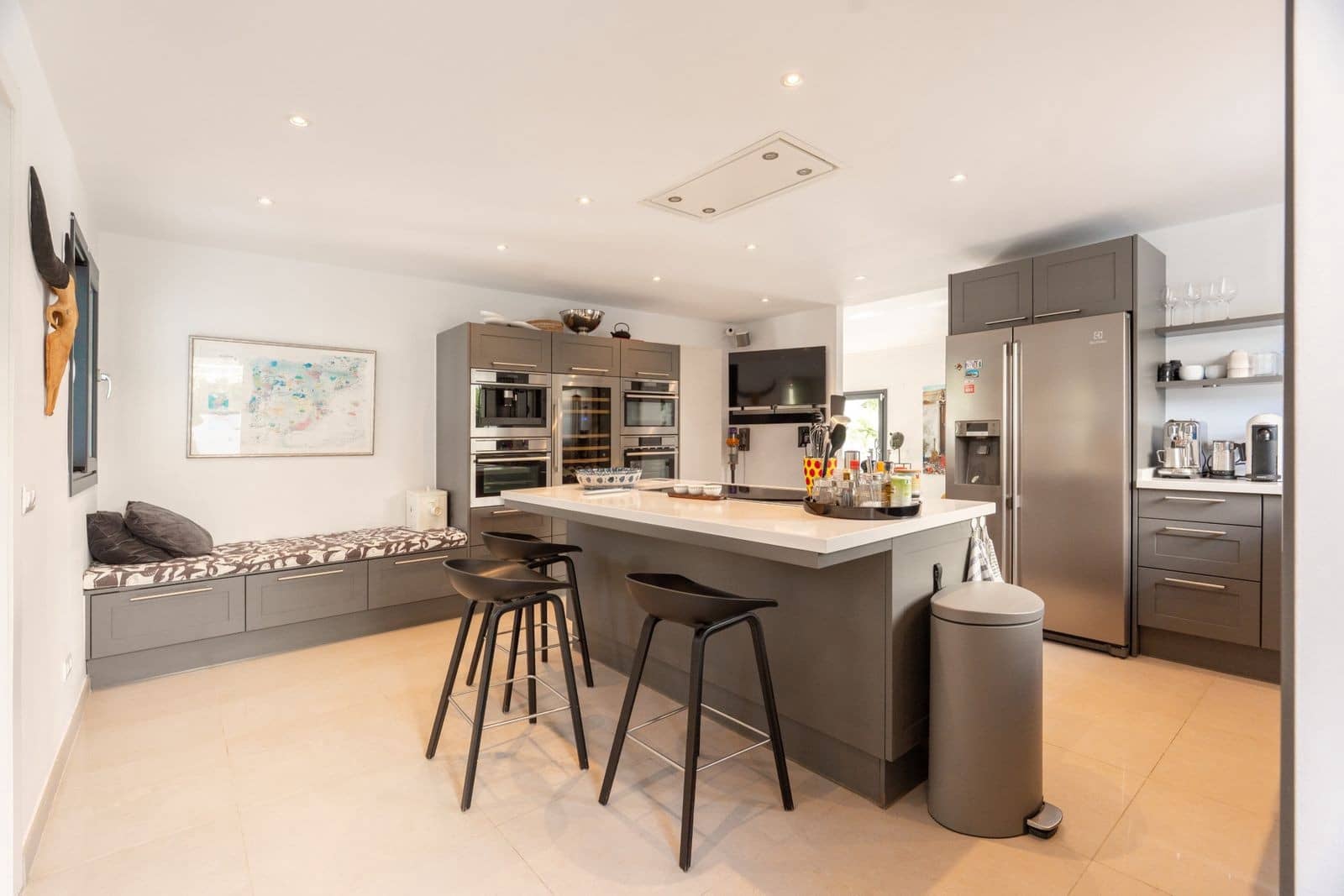 5 bedroom Villa for sale in Nueva Andalucia with pool garage - € 3,350,000 (Ref: 10044759)