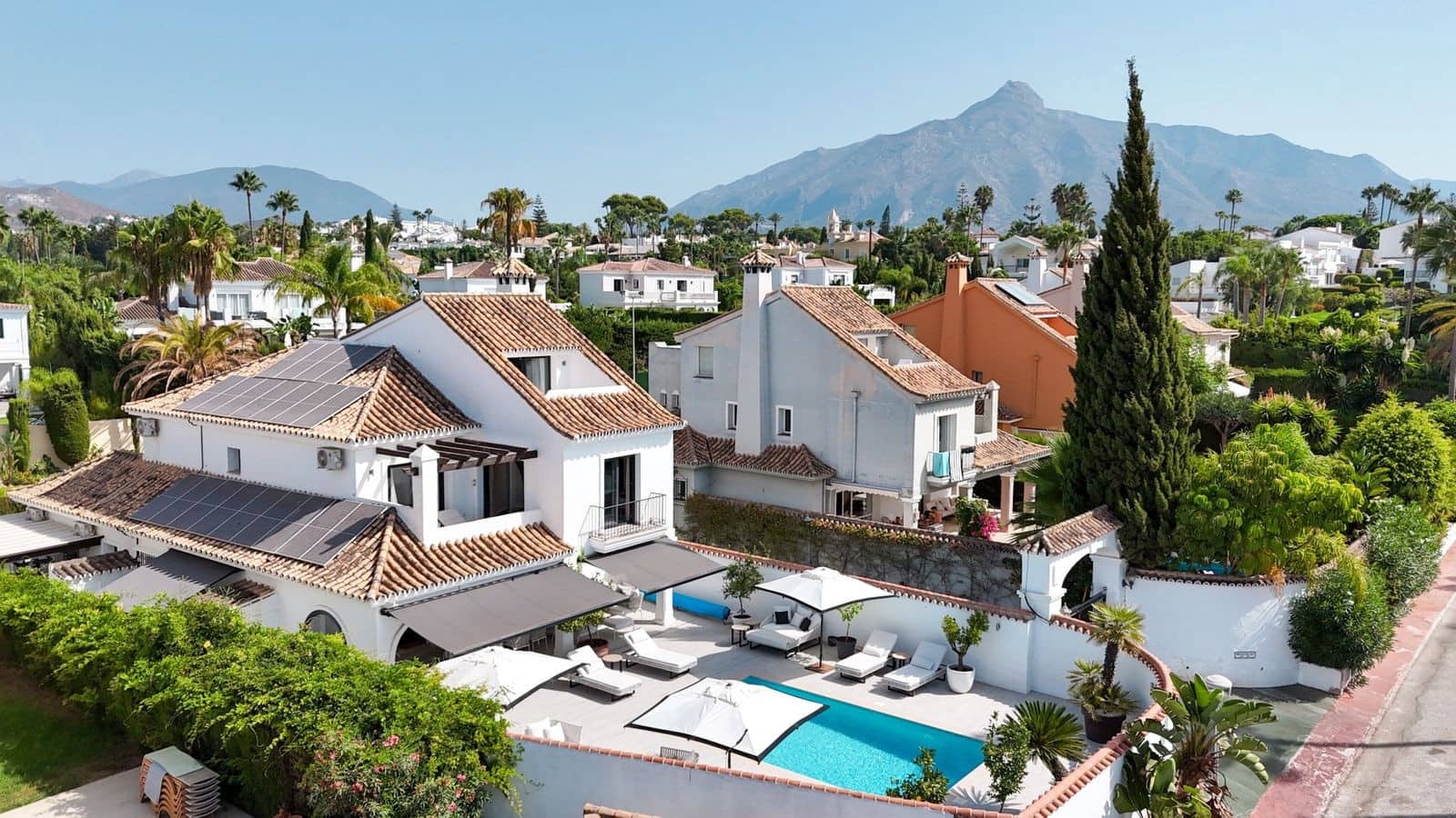 5 bedroom Villa for sale in Nueva Andalucia with pool garage - € 3,350,000 (Ref: 10044759)