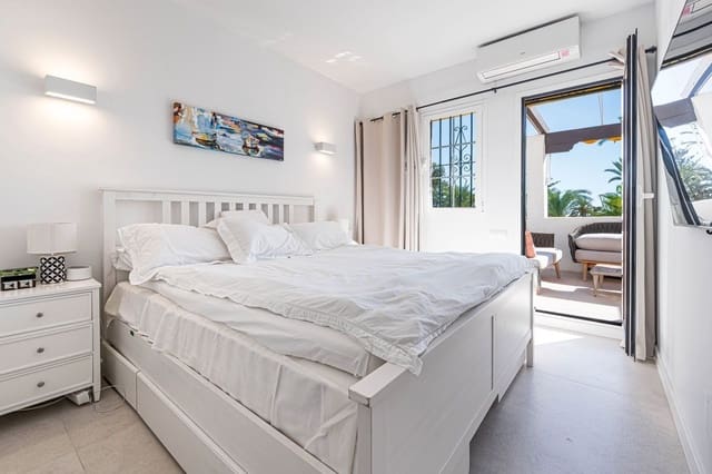 2 chambre Appartement à vendre à Nueva Andalucia, Marbella avec piscine garage - 995 000 € (Ref: 10044761)