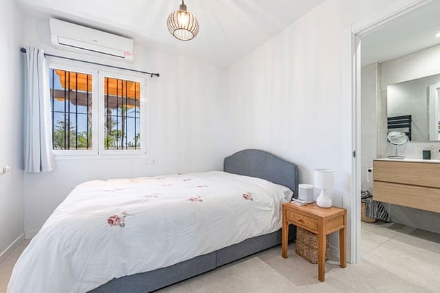 2 chambre Appartement à vendre à Nueva Andalucia, Marbella avec piscine garage - 995 000 € (Ref: 10044761)