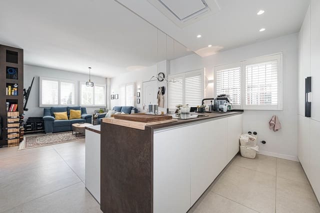 2 chambre Appartement à vendre à Nueva Andalucia, Marbella avec piscine garage - 995 000 € (Ref: 10044761)