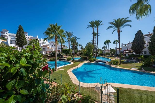 2 chambre Appartement à vendre à Nueva Andalucia, Marbella avec piscine garage - 995 000 € (Ref: 10044761)