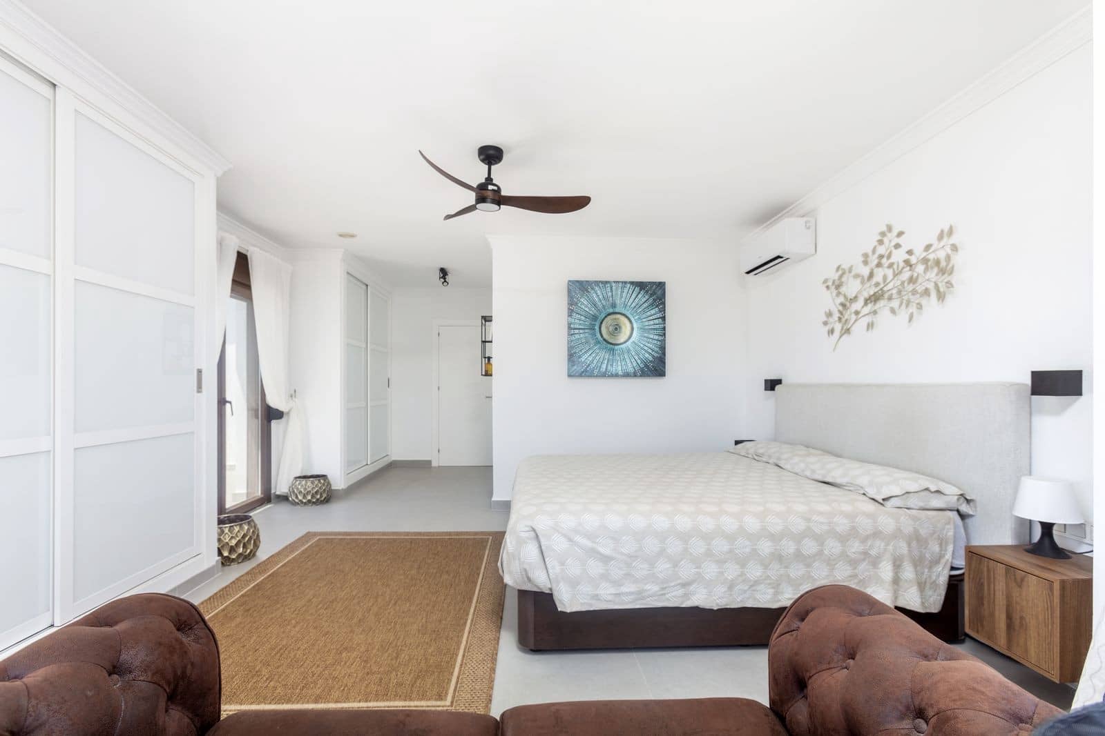 6 bedroom Villa for sale in Estepona with pool garage - € 2,195,000 (Ref: 10044764)